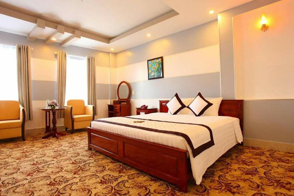 Khach San Long Ty Hotel Ca Mau Luaran gambar